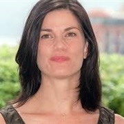 Linda Florentino as Laurel (Men in Black)