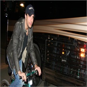 Tourgasm: "Back in the Day" (S1,E8)