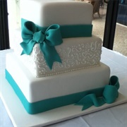 Fondant Bow on Wedding Cake