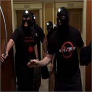 The Knights of Prosperity: "Operation: Seduce Simone" (S1,E2)