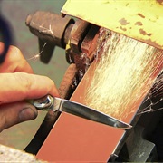 S10.E11: Pocket Knives/Soapstone Products/Electric Pole Transformers/Traditional Snowshoes