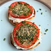 Sesame Bagel With Cottage Cheese and Tomato