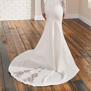 Narrow Lace Detailing at End of Train