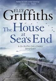 The House at Sea's End (Griffiths, Elly)