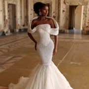 Asymmetrical Off-Shoulder Around Neck in Back