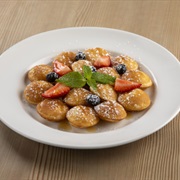 Mini Pancakes With Berries & Maple Syrup