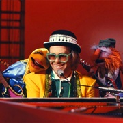S2.E14: Elton John