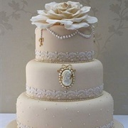 Cameo Decoration on Wedding Cake