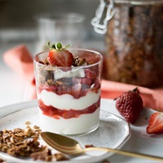 Strawberry Rhubarb Yogurt Parfait