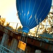 S6.E4: Seatbelts/Windows/Wax Figurines/Hot Air Balloons