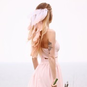 Dangling Feathers as Veil