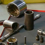 S13.E10: Socket Sets/Leather Shoes/Aluminum Water Bottles/Bike Chains