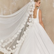 Veil With Border of 3D Flowers