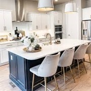Breakfast Bar at Kitchen Island