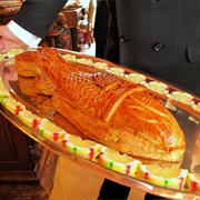 Bar En Croute Feuilletée, Sauce Choron, Grand Mets De Monsieur Paul