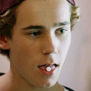S3.E1: Lykke Til, Isak