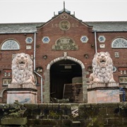 Les Oakes and Sons Architectural Reclamation Yard