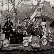 The Raconteurs - Hold Up