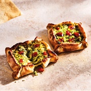 Italian Mozzarella, Pesto & Tomato Pizzetta