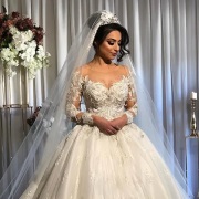 Veil at Middle of Head, High Over Hair