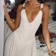 Metal Hooks on Shoulder Straps