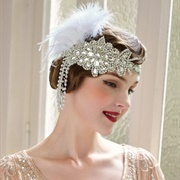 Flapper Style Headpiece on Bride