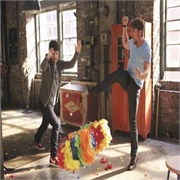 Happy Endings: "Sabado Free-Gante" (S3,E2)