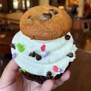 Milk & Cookies Cupcake