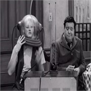The Honeymooners: "TV or Not TV (S1,E1)