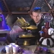 S9.E10: The Giant Spider Invasion