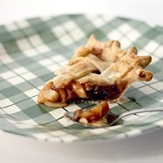 Amaretto Raisin Crabapple Pie