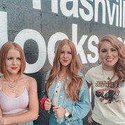 Become Good Friends With Taylorred