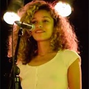 Izzy Bizu