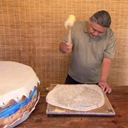 S20.E1: Native Healing Drums/Raisins/Stereoscopic Viewers/Ribbon Microphones