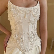 Large Pearl Drop on Middle, Top Bodice