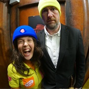 S18.E4: I'm a Girl Who Likes a Clean Line