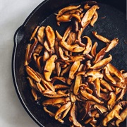 Crispy and Smoky Shiitake Mushroom Bacon
