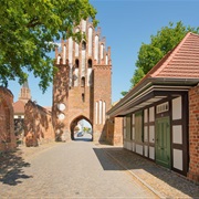 Stadtmauer Und Vier Tore Von Neubrandenburg