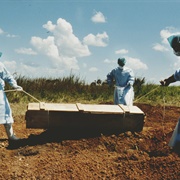 Ebola Burial (Jodi Bieber)
