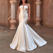 Mermaid Gown With Curved Flare Line