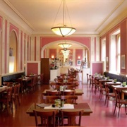 Cafe Louvre
