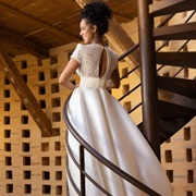 Oval-Shaped Keyhole Back