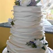 Wavy Texture Piping on Cake