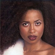 Lisa Nicole Carson
