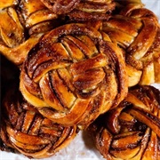 Cinnamon Bun Apple Braid