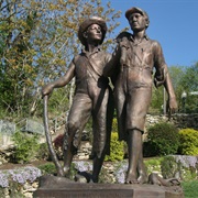 Huck and Tom Statue
