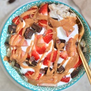 Oat and Strawberry Yogurt Bowl