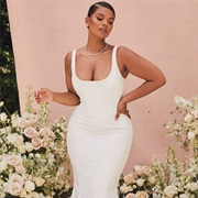 Low-Cut Bodice on Wedding Dress