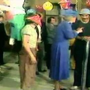 S1.E32: La Posada De La Vecindad