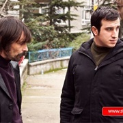 S1.E17: Diken Üstünde